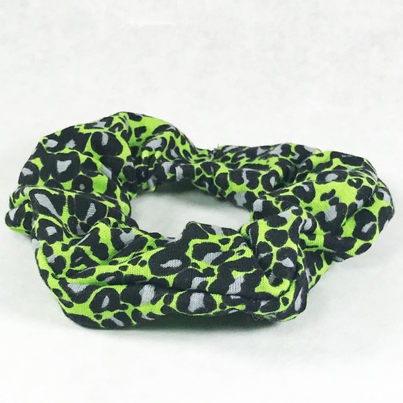 Fizzwear Accessories - 🌵Green Leopard Print Scruchie